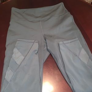 Gently worn. High waisted yoga pants 🧘🏻‍♀️